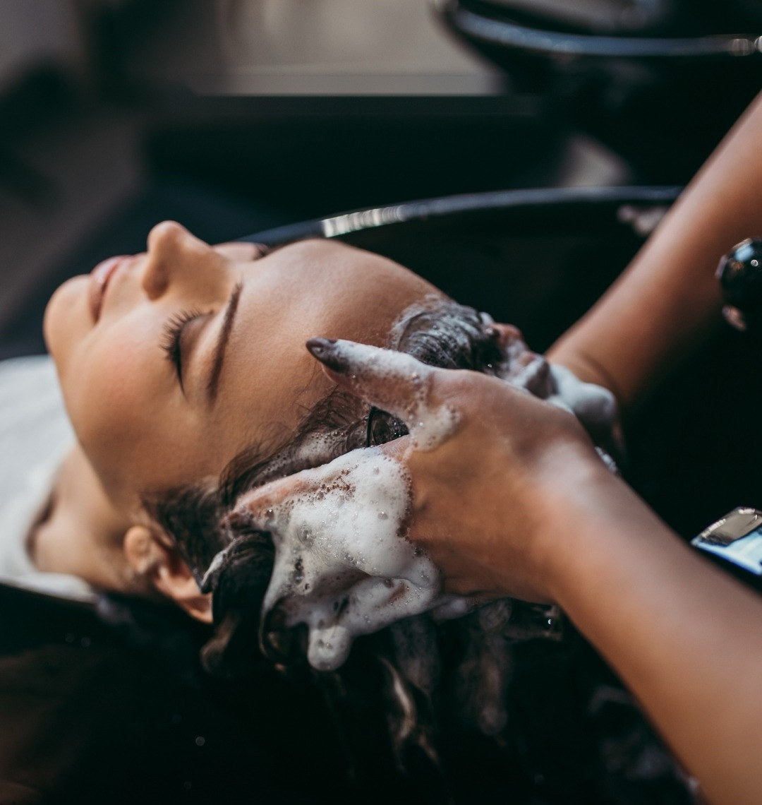 Shampoing et massage crânien