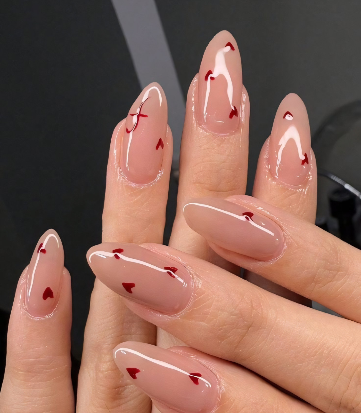 Ongles en amande avec nail art